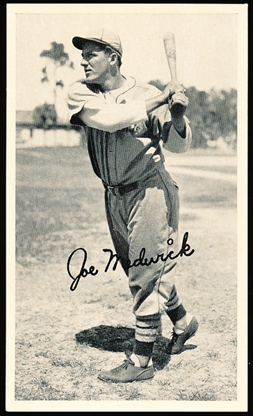 1934 R313A Gold Medal Flour- Joe Medwick, Cardinals