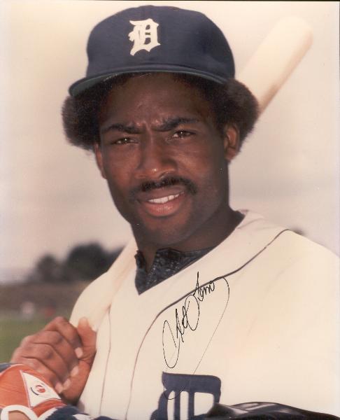 Chet Lemon Autographed 8x10