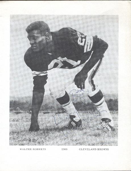 Walter Roberts, Cleveland Browns Autographed 2nd Generation 8-1/2" x 11" B & W Picture