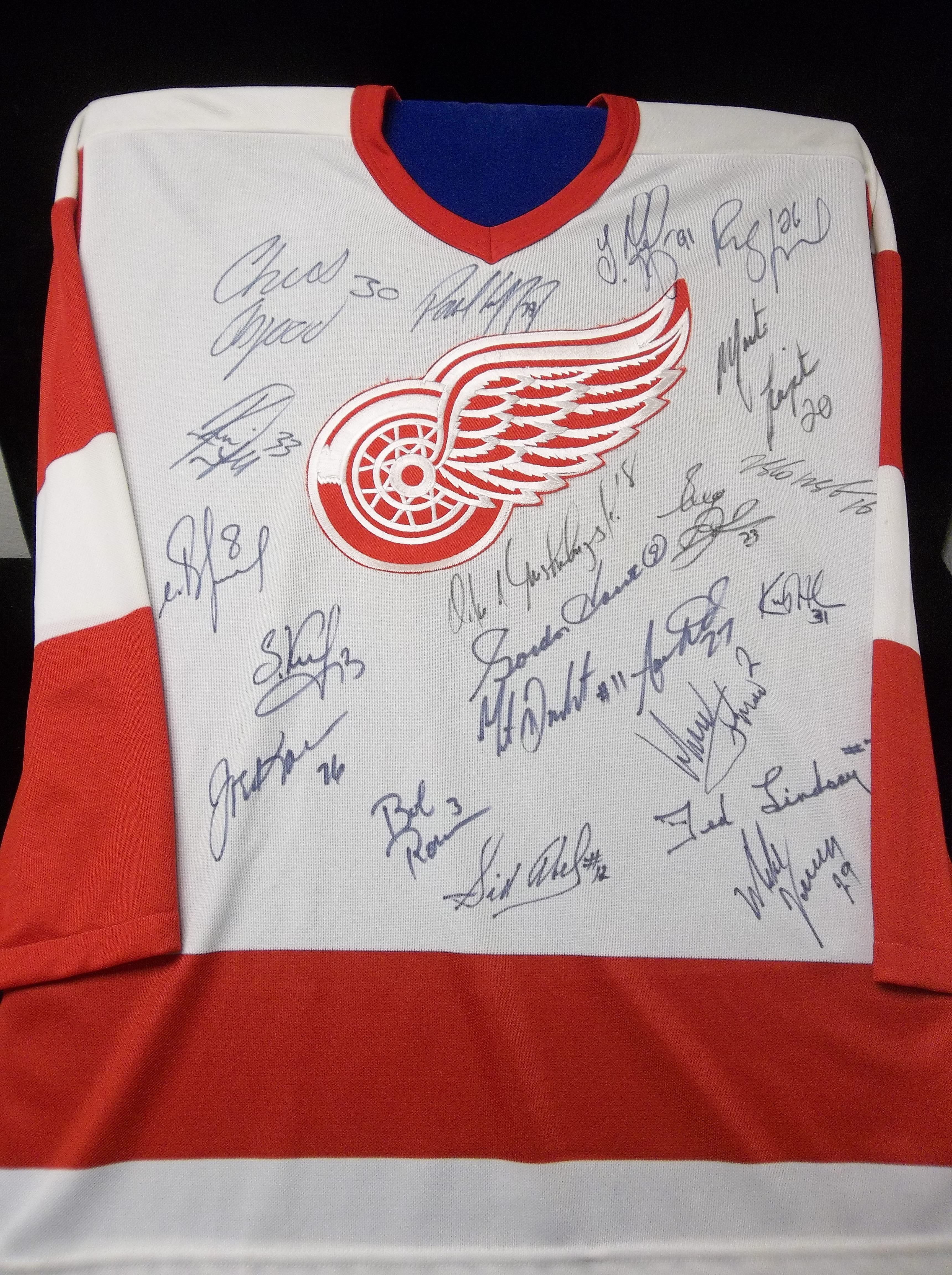 Mike Vernon autographed Jersey (Detroit Red Wings)