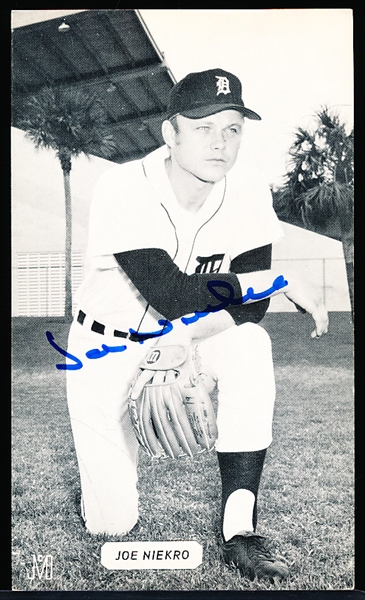 Autographed Joe Niekro Detroit Tigers MLB B/W J. D. McCarthy B/W Postcard