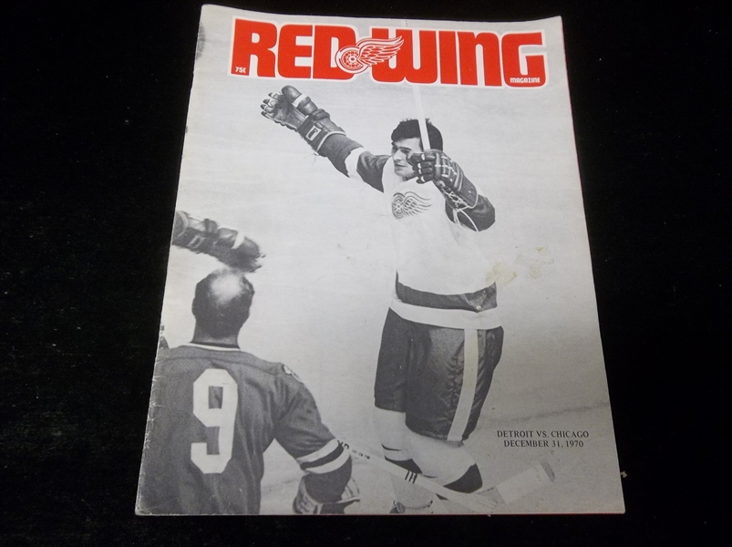 Dec. 31, 1970 Red Wings vs. Blackhawks Scorebook Signed by 12 Players Including Gordie Howe & Bobby Hull!