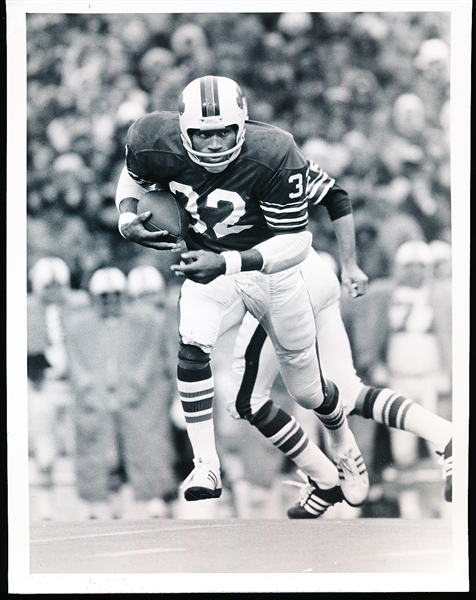 1970’s O. J. Simpson Buffalo Bills NFL B/W 7” x 9” Game Action Photo