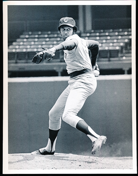 Early 1970’s Fergie Jenkins Chicago Cubs MLB B/W Game Action 7” x 9” Photo