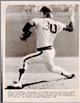 Sept. 25, 1976 Nolan Ryan, Angels AP MLB B/W 8” x 10” Wirephoto